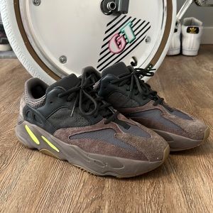 Yeezy 700 Muuve